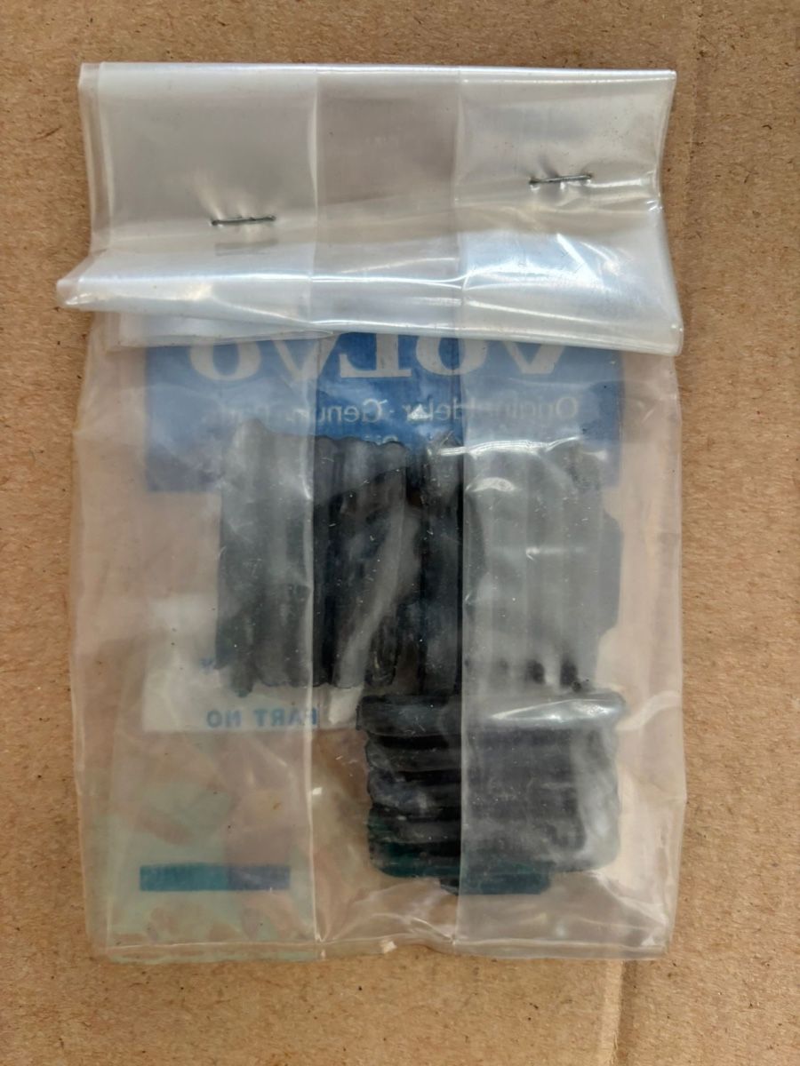 Volvo Sonstiges Fahrzeugzubehör: Volvo Originalteil Set neu – Gebraucht aus Mörschwil von tweety9402 1