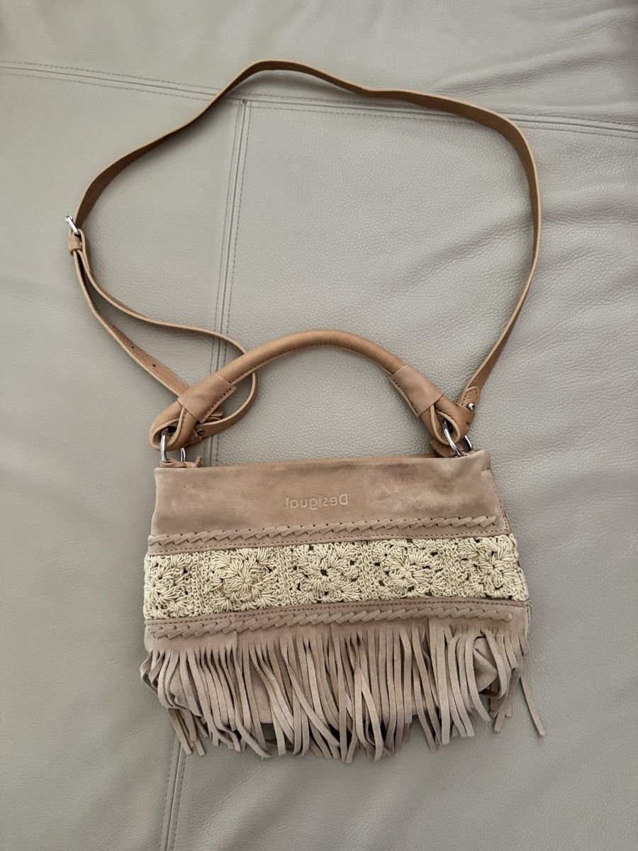 Desigual Taschen für Damen: Desigual Beuteltasche Wildleder Fransen Boho beige – Neu (gemäss Beschreibung) aus Amriswil von Apfelfreak