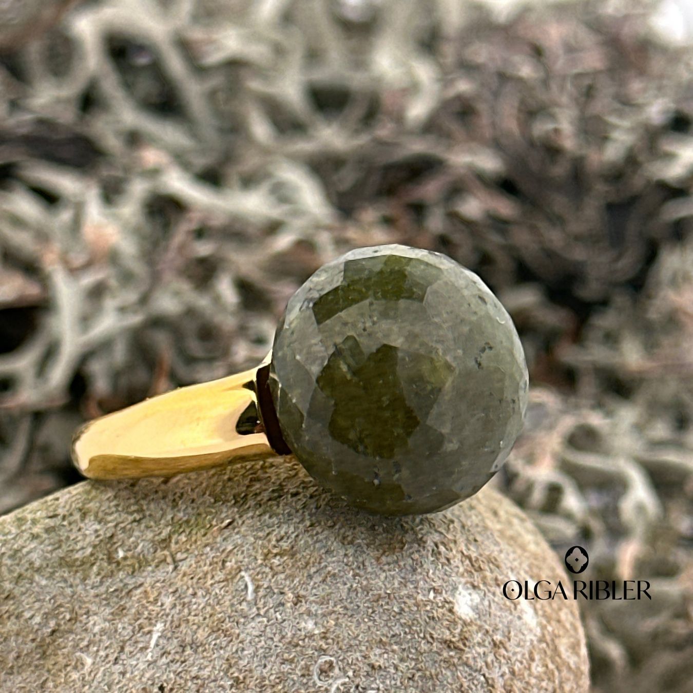 Olga Ribler Bagues: Edelstahl Ring mit Vesuvianite Ringgrösse 58 – Neuf (Voir description) à Luzern par Schmuckoutlet 1