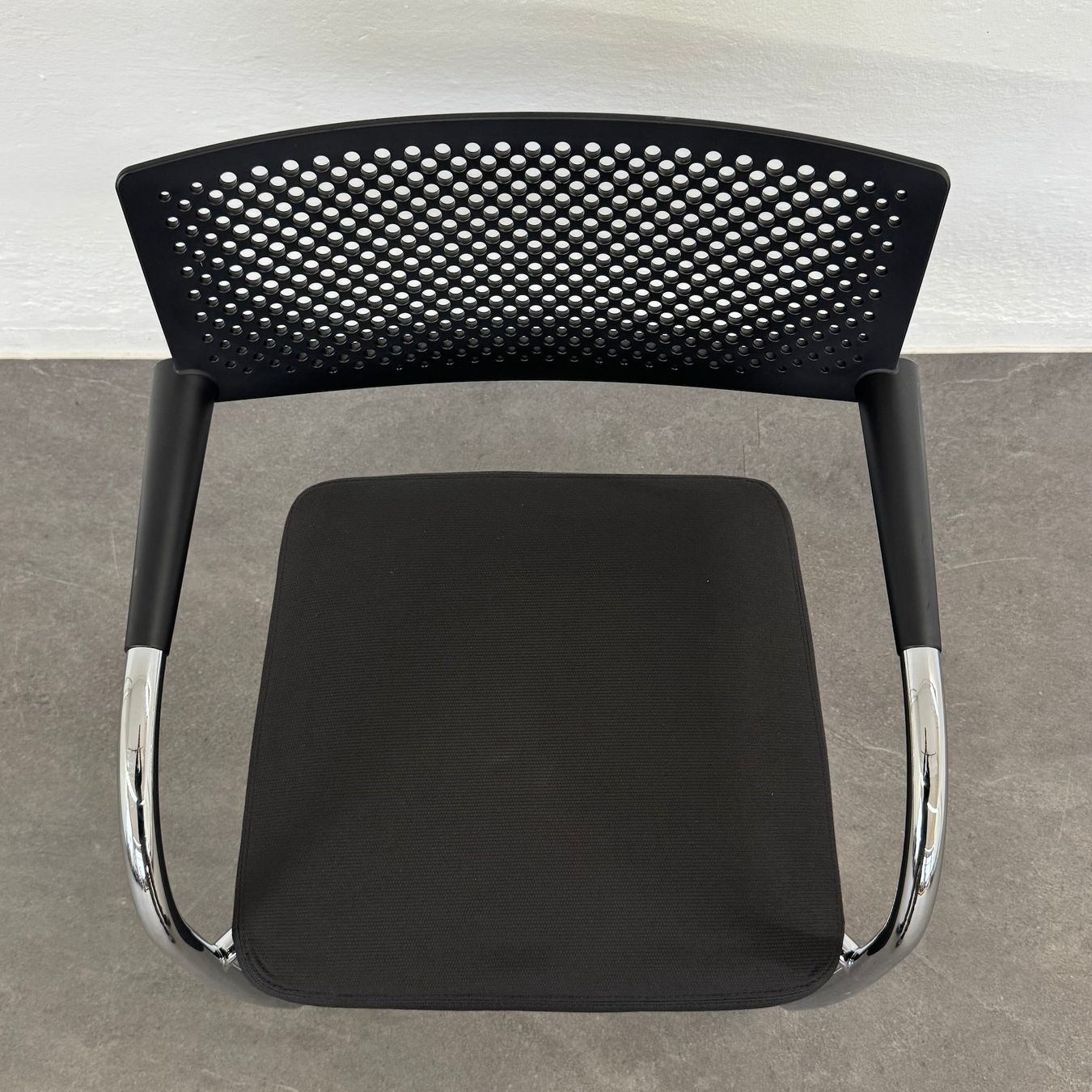 Vitra Sedie: Vitra Visavis 2 Freischwinger - stapelbar - Anthrazit - ohne – Usato da Schönenwerd venduto da mcofficeshop 7