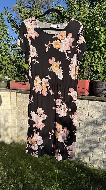 Vestiti: Schwarzes Blumenkleid VILA Gr. L – Usato da Reinach BL venduto da Enodel