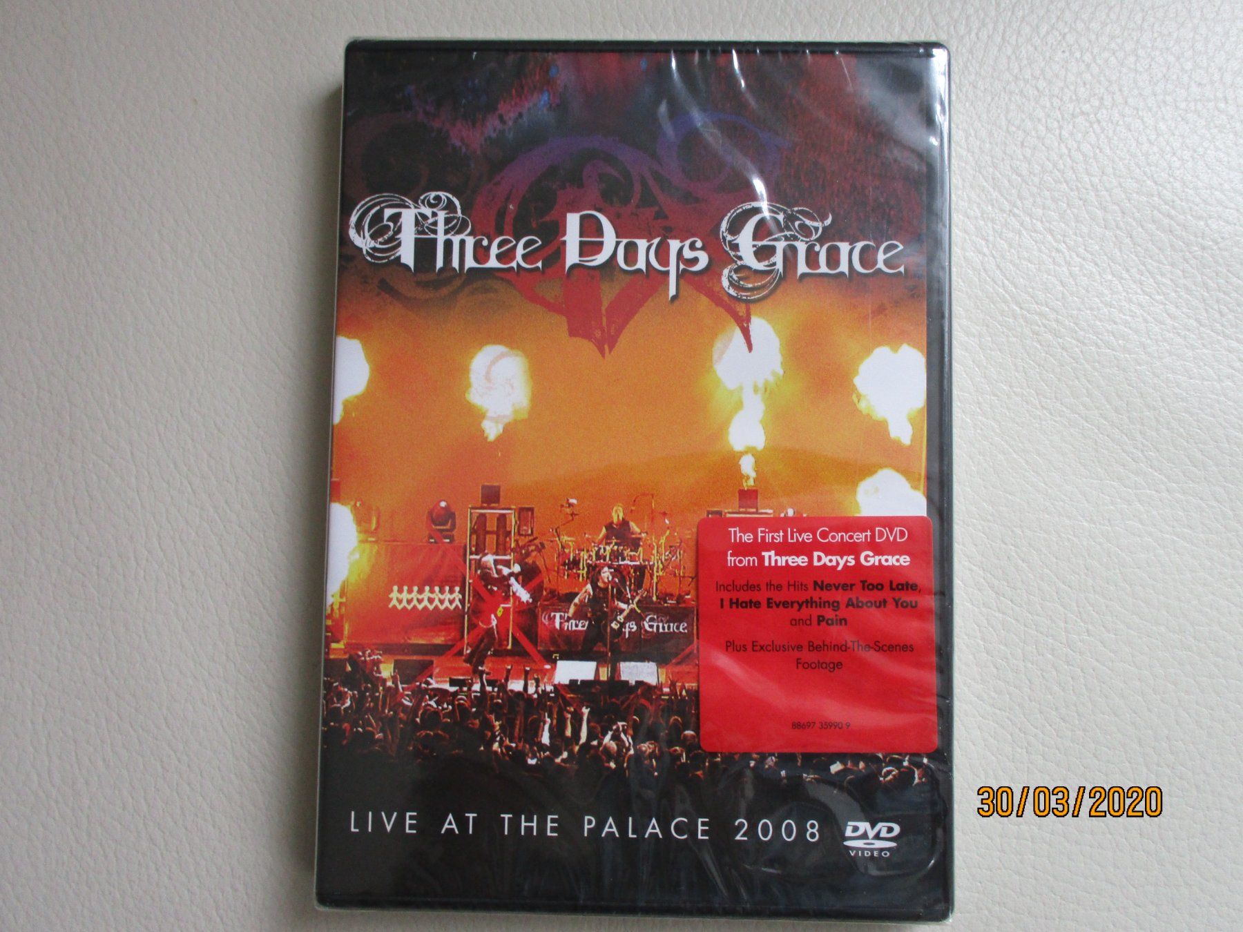 Tutti i DVDs: THREE DAYS GRACE "LIVE AT THE PALACE" – Nuovo e nell'imballaggio originale da Liestal venduto da Disc-Point