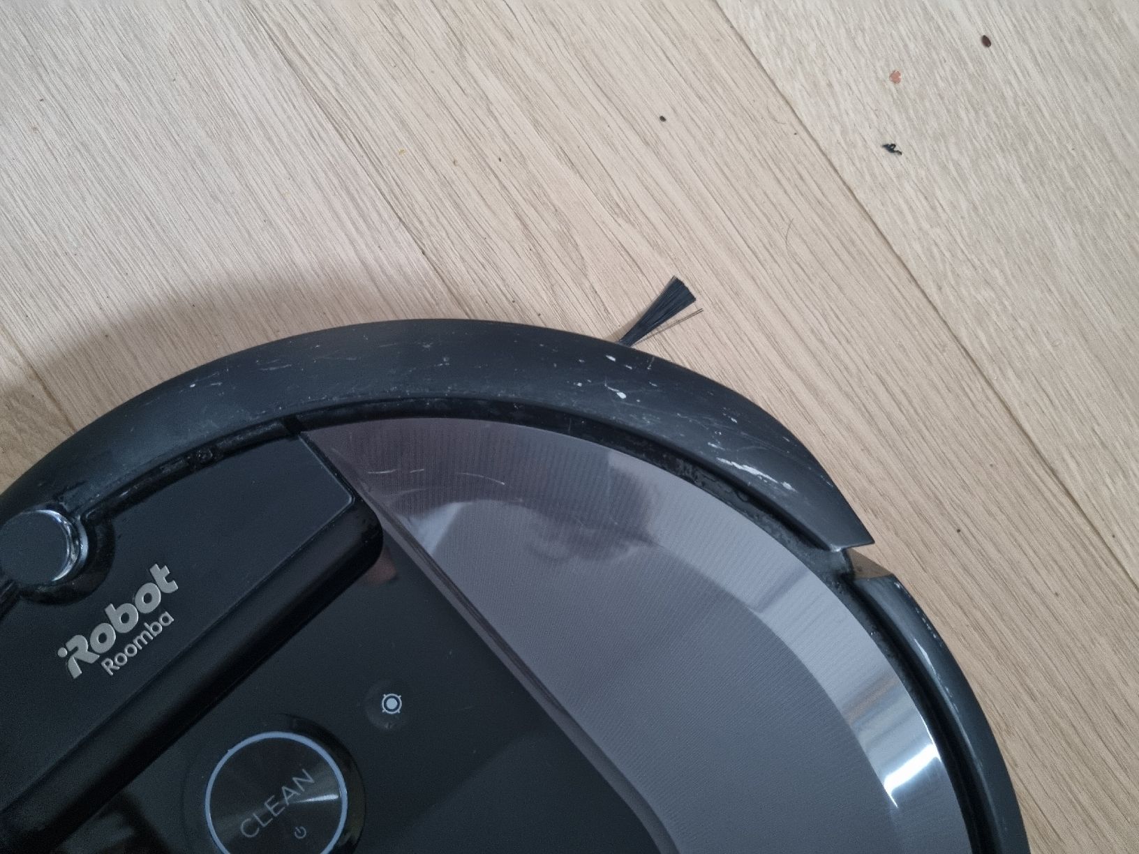 Irobot Aspirateurs & Accessoires: Aspirateur robot iRobot Roomba i7 – D'occasion à Crissier par nkummer1 5