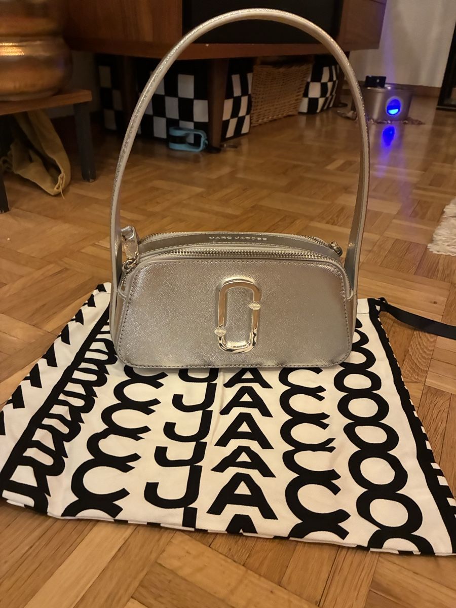 Marc Jacobs Borse: Shiny Silver Marc Jacobs Snapshot Bag - Perfect for Spring! – Nuovo (secondo la descrizione) da Zürich venduto da fed_25dg