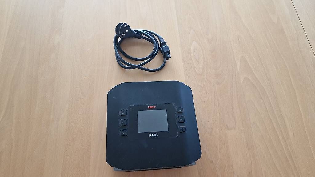 Accus, Chargeurs & Blocs d'alimentation: Isdt K4 Ladegerät  – D'occasion à Gümligen par 20fb 2