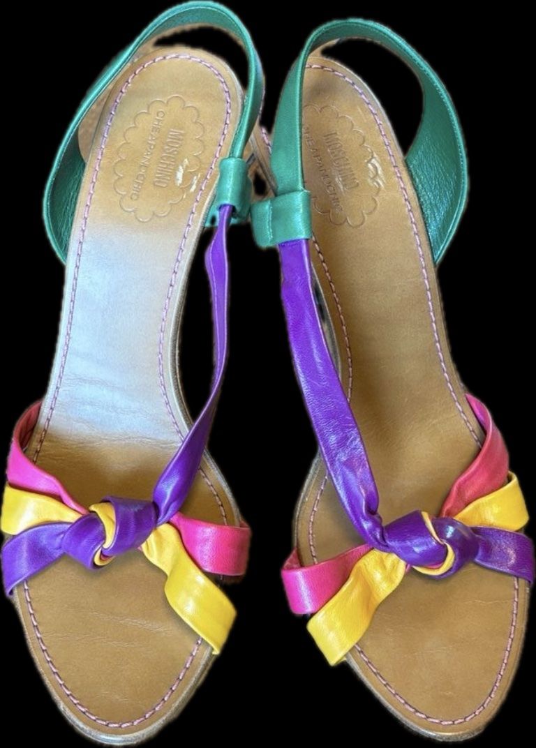 Moschino Scarpe da donna: Sandales Moschino Cheap & Chic 39.5 – Nuovo (secondo la descrizione) da Dotzigen venduto da SecondHandGems