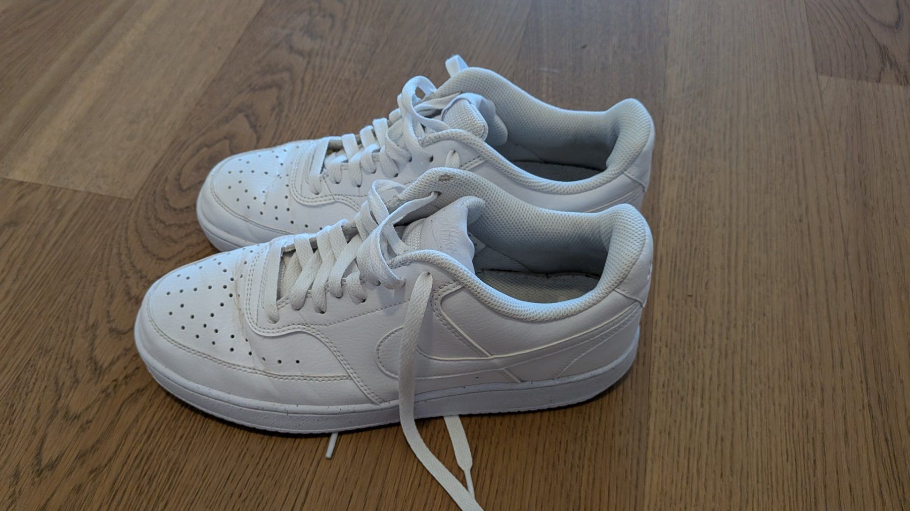 Nike Chaussures hommes: Nike Sneaker weiss 42 – D'occasion à Oberriet SG par Ferdinand83 1