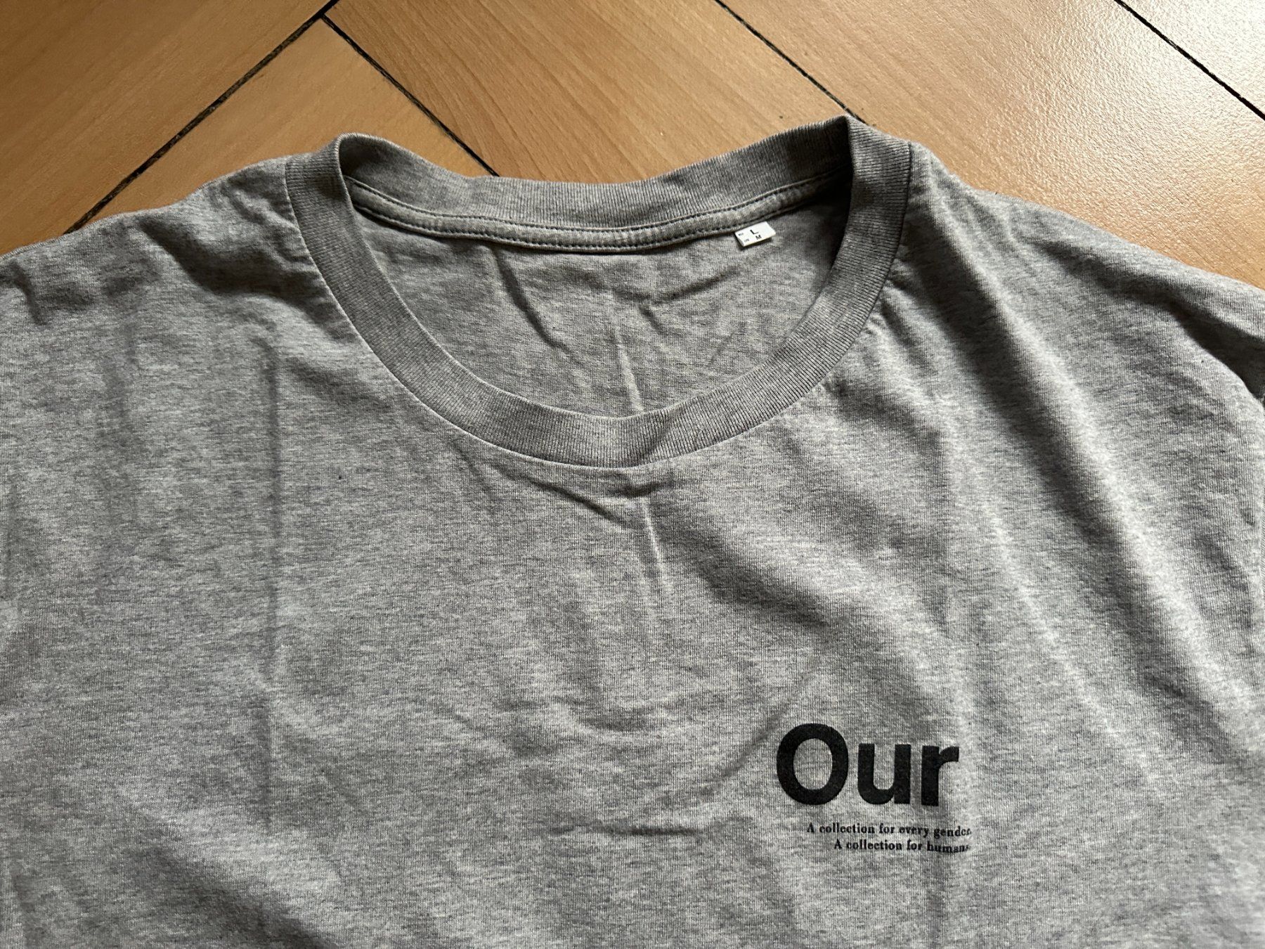 T-shirts: OUR - T-Shirt hellgrau meliert L – D'occasion à Zürich par Diazaio 1