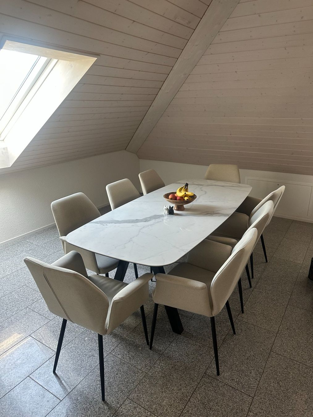 Livique Tables: Esstisch inkl. 8 Stühle – D'occasion à Basel par mar_mkf7 1