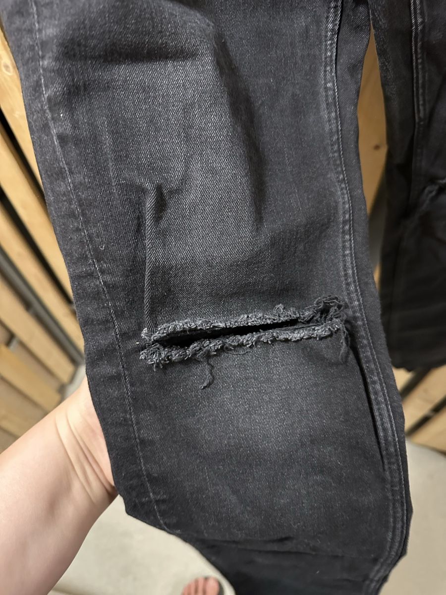 H&M Jeans: Umstandsjeans, destroyed denim, Gr.44 – Usato da Uster venduto da staernli4 2
