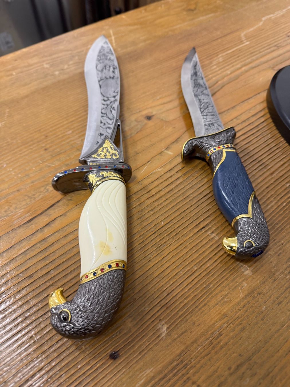Figurines: Rare Eagle Head Knives & Statue Set | Handcrafted – D'occasion à Luzern par Antiquesonline 2