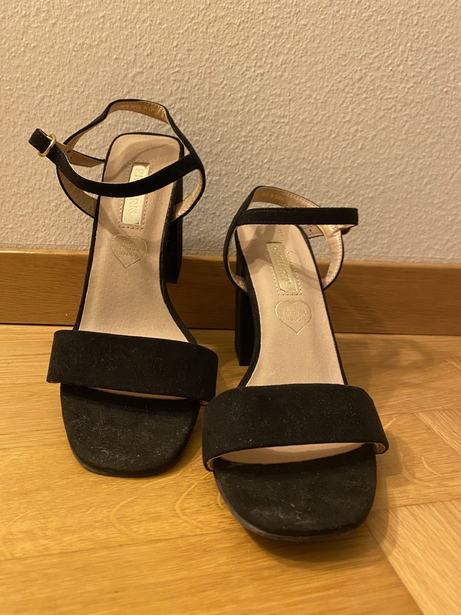 Scarpe da donna: Schwarze Absatzsandalen Gr. 37 – Usato da Luzern venduto da mor_97g7