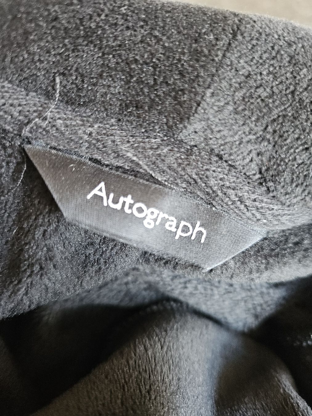 Maglioni & Felpe: Autograph Velours Pullover Schwarz Grösse 38 Seitentaschen  – Usato da Urdorf venduto da Colina 2