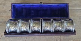 Altes Set mit 6 Serviettenringen in Originalschatulle