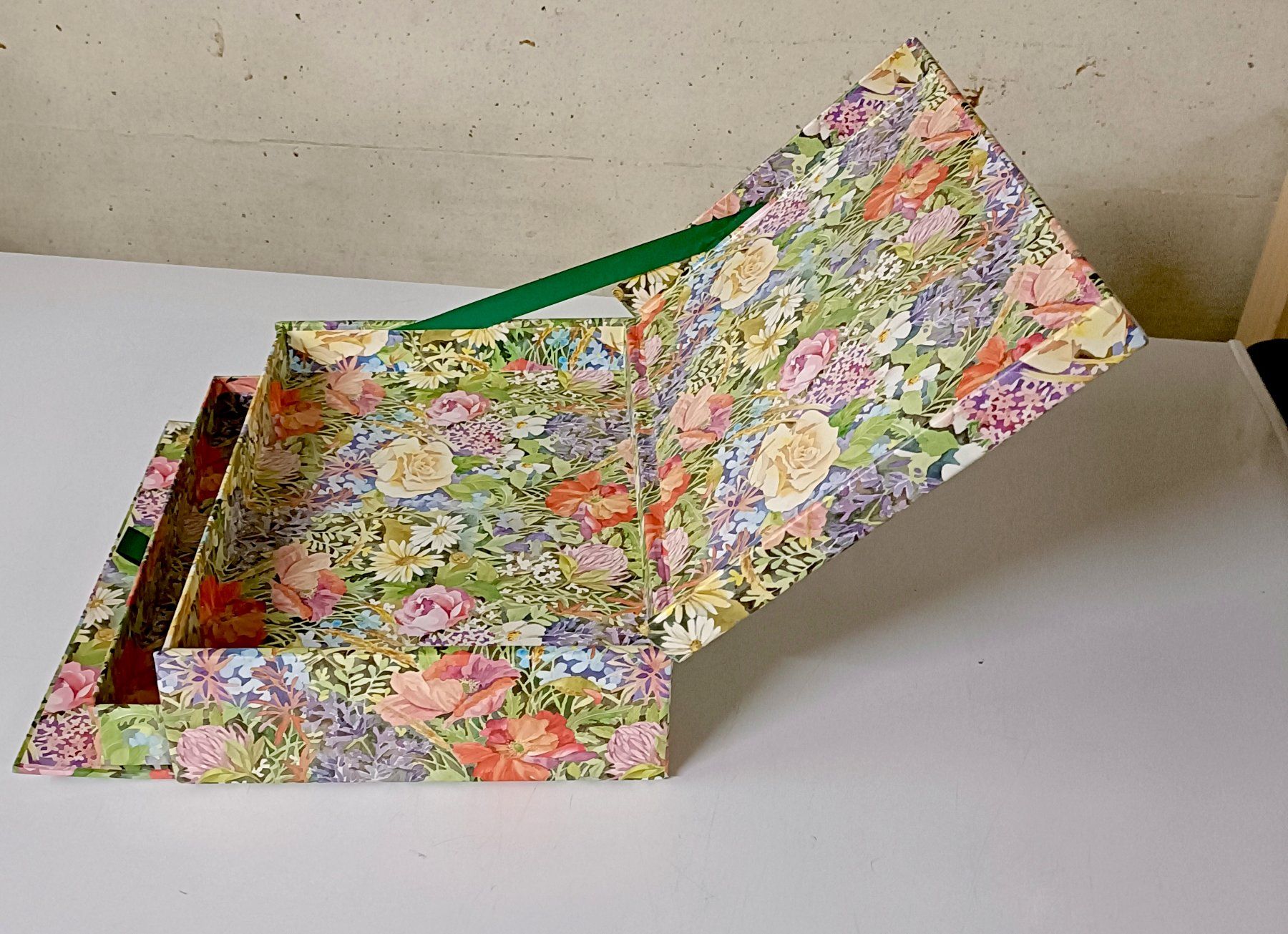 Sonstige Dekorationen & Accessoires: Box 🪻 Schatulle mit Blumenmuster 🌻 ein wahrer Hinkucker 🌸 – Neu (gemäss Beschreibung) aus Sitterdorf von imsis 1
