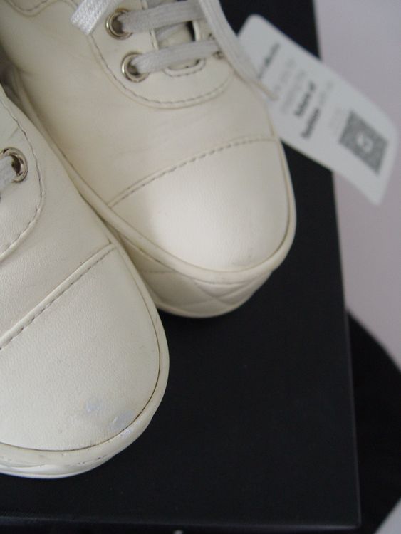Chanel Damenschuhe: Chanel Sneaker Gr. 37.5 – Zeitlose Eleganz für den Frühling! – Gebraucht aus Dietikon von your-2nd-chance 2