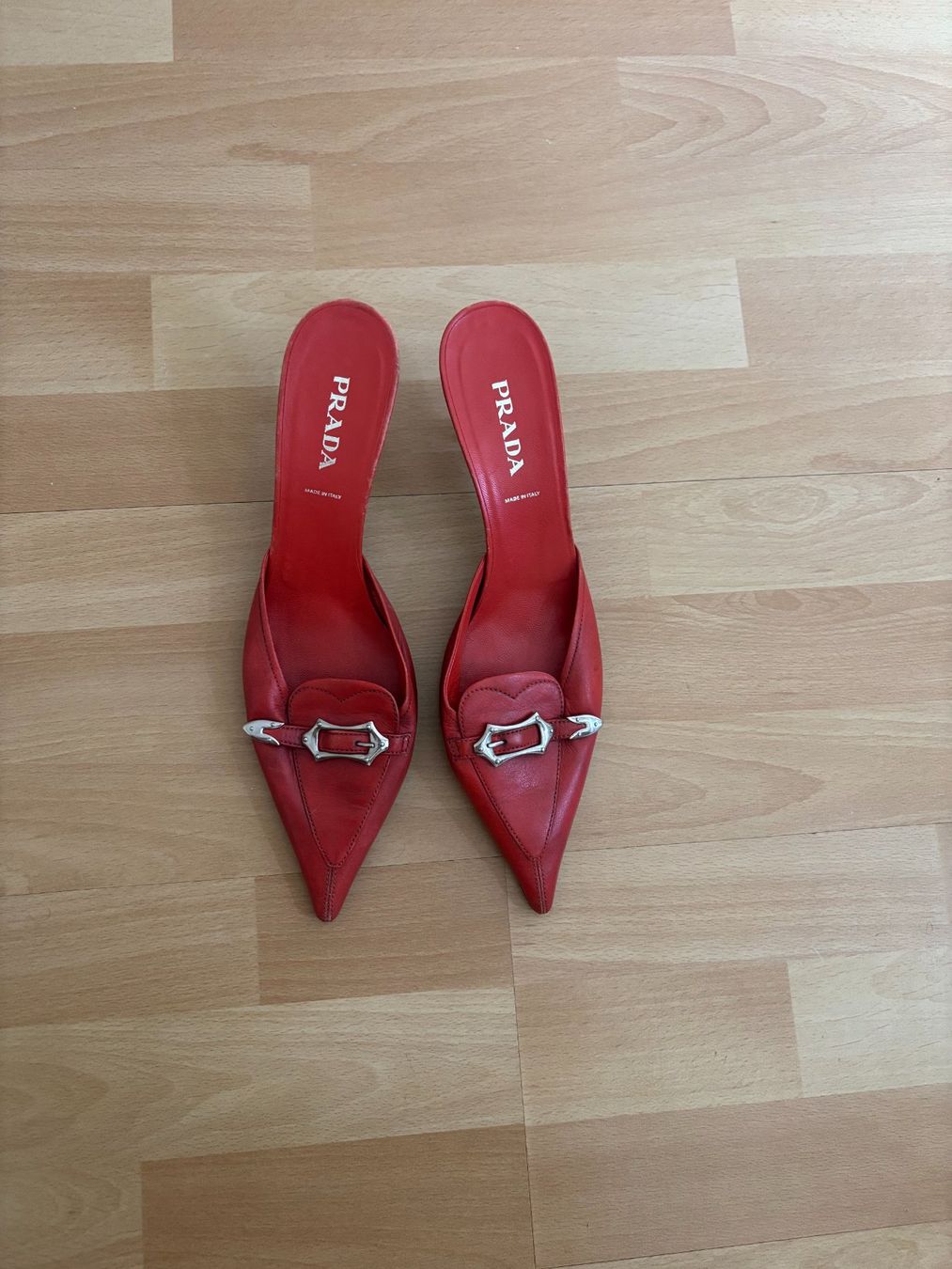 Prada Chaussures femmes: Early 2000's Prada kitten heels rot – D'occasion à Zürich par flocw12