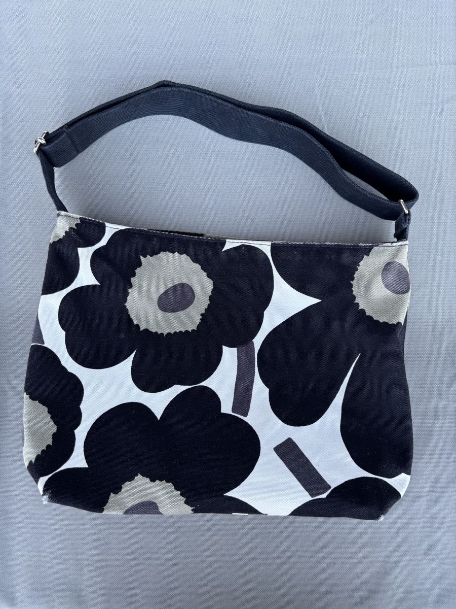 Marimekko Borse da donna: Marimekko Tasche mit typischem Blumenmuster – Usato da Thalwil venduto da Sterla 4
