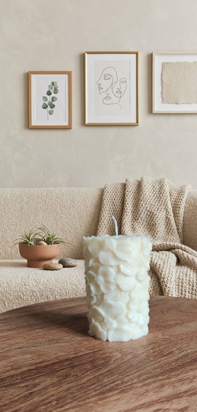 Candele: Stumpenkerze mit wildem botanischen Muster – Nuovo e nell'imballaggio originale da Sisseln AG venduto da swissheartandhand 1