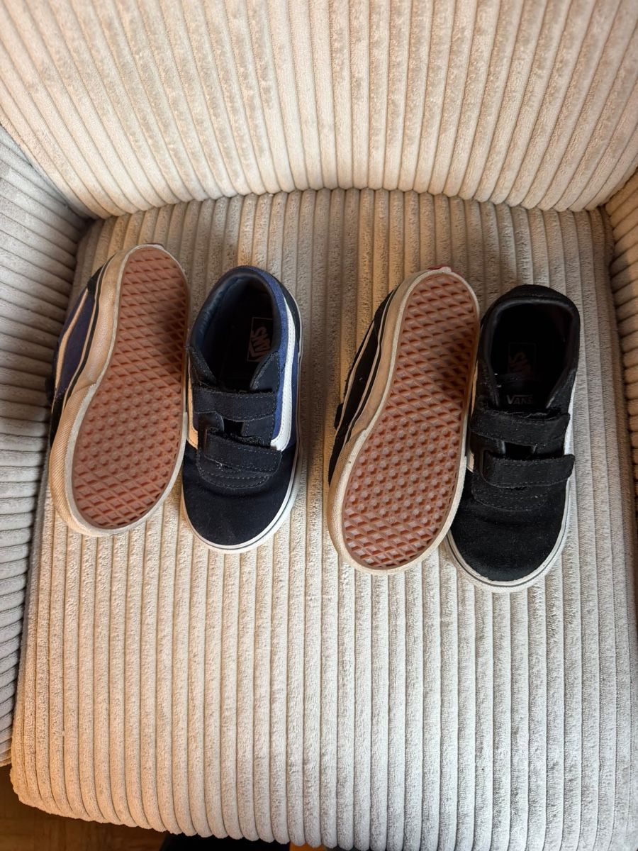 Vans Chaussures garçon: Vans Kinderschuhe 2x 26 – D'occasion à Triesenberg par dom_hd56 2