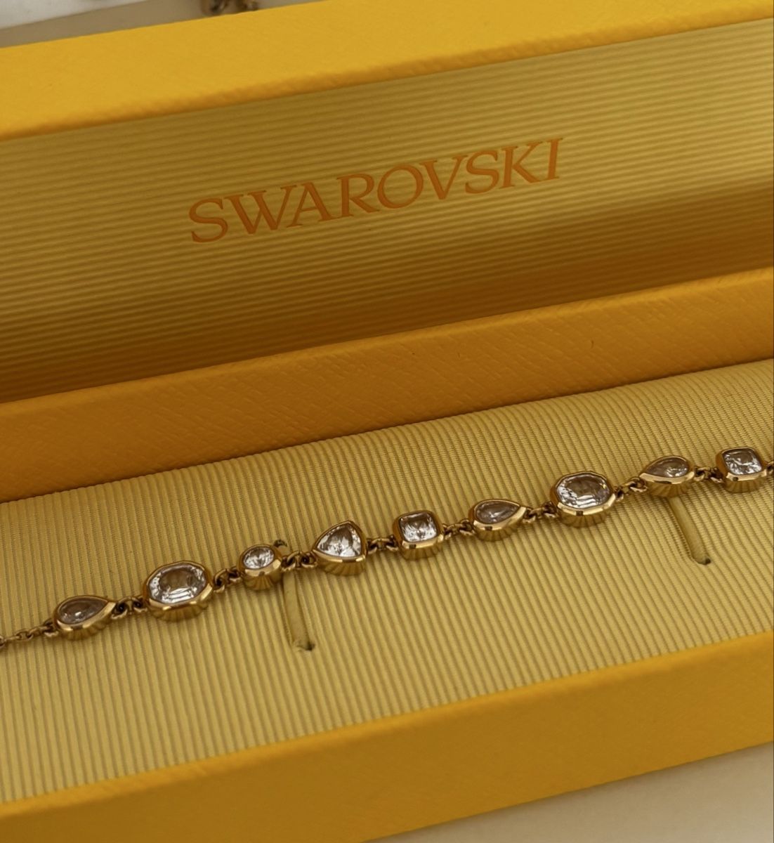Swarovski Bracciali & Braccialetti: Swarovski Armband – Nuovo e nell'imballaggio originale da Basel venduto da Vaniiiy