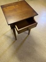 Beistelltisch Holz massiv, 50x50x70, mit Schublade