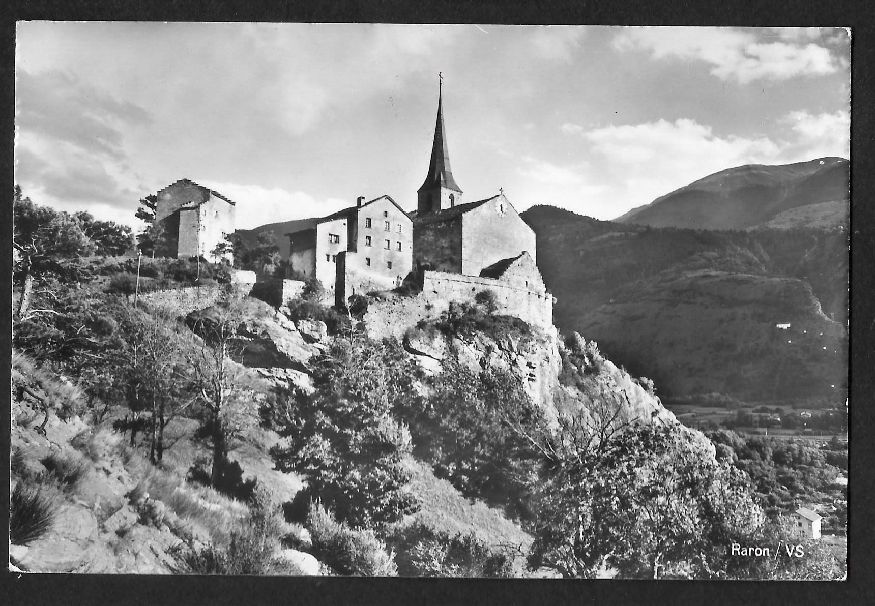 Ansichtskarten: Raron Teilansicht mit Kirche – Gebraucht aus Olten von clotaldi