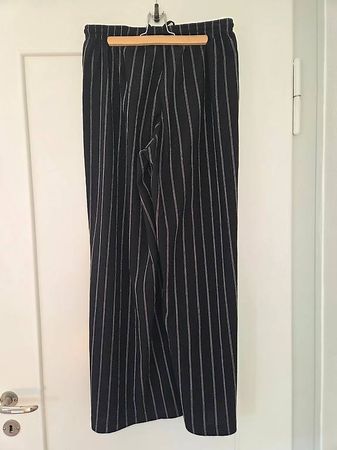 Schöne, angenehme H+M Stoffhose Grösse M
