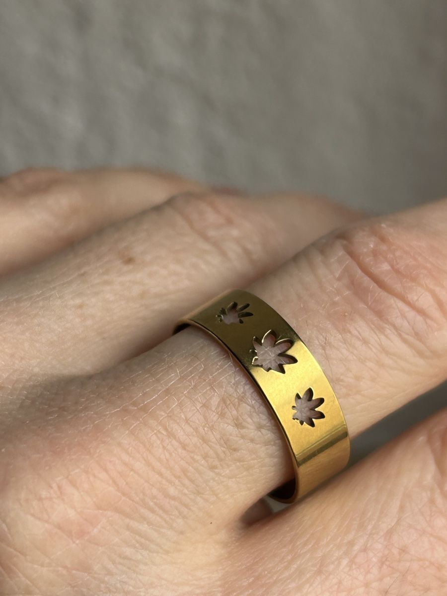 Anelli: GoldigerRing mit Hanfblatt Gr. 65 – Usato da Dittingen venduto da Bijoubelle 1