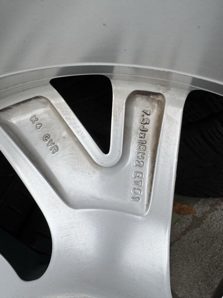 Volkswagen Pneus & Kompletträder: VW Golf VIII Winter 18 Zoll – Gebraucht aus Mollis von BSL10 5