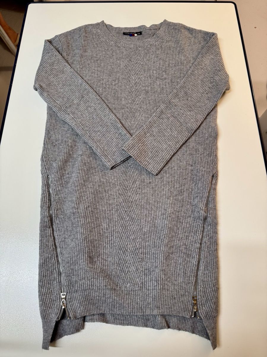 Maglioni & Felpe: Grauer Strickpullover LOUISE OROP mit Reissverschlüssen S/M – Usato da Zürich venduto da Nobs1 2