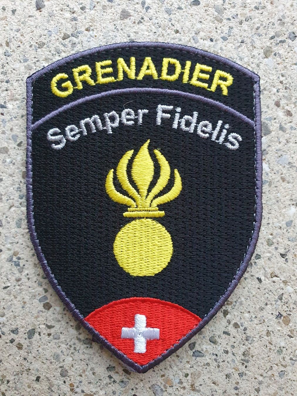 Placchette & Badge: Badge Grenadier mit klett – Nuovo e nell'imballaggio originale da Riedholz venduto da fr_sIruP
