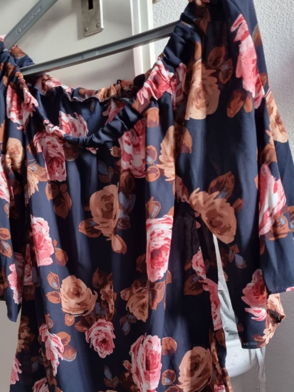 Camicette: Bluse mit Blumen neu Gr.S – Nuovo e nell'imballaggio originale da geroldswil venduto da Gumball1