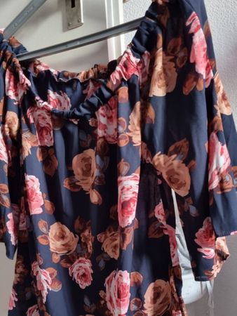 Bluse mit Blumen neu Gr.S