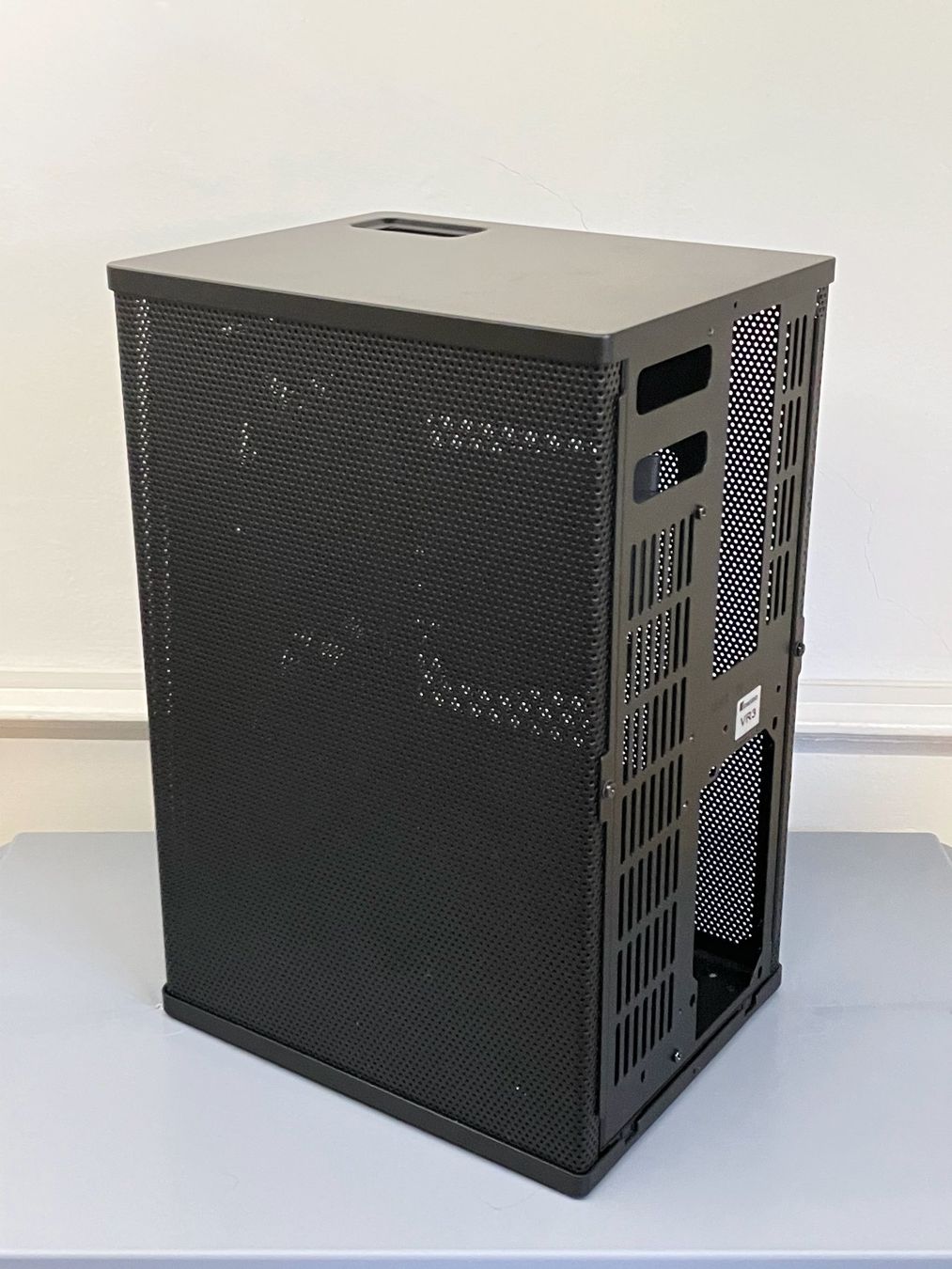 Jonsbo Boîtiers: Jonsbo VR3 Mini-ITX Gehäuse mit PCIe 4.0 Riser – D'occasion à Zürich par sekirkis 3
