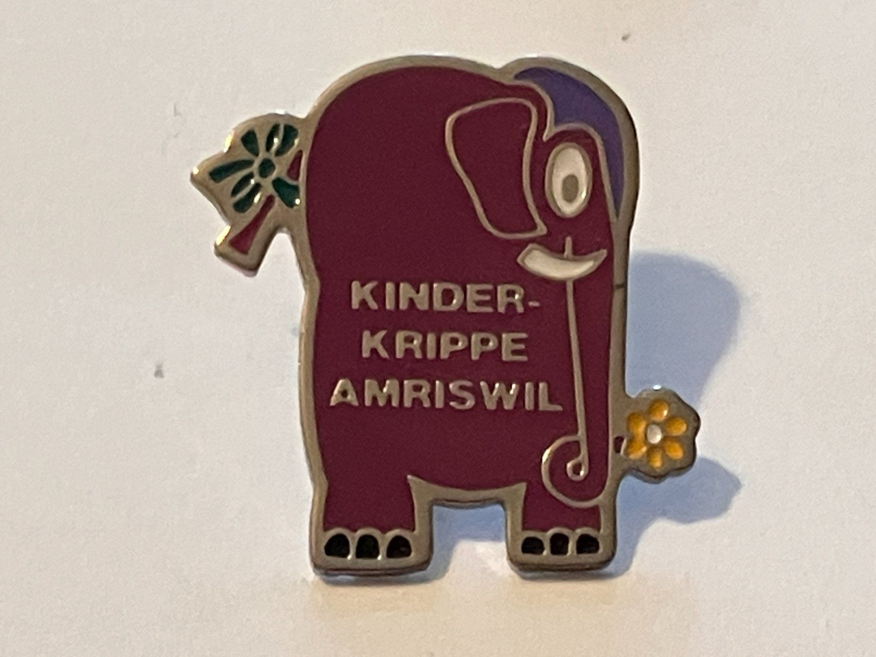 Placchette & Badge: 1 Pin Kindergrippe Amriswil – Usato da Basel venduto da djwwpp