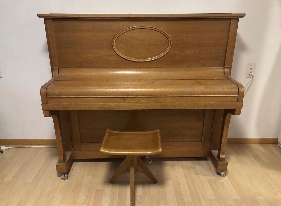Musikinstrumente: Klavier – Gebraucht aus Arbon von yeb_5tcf