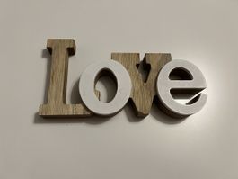 Deko Schriftzug LOVE aus Holz und guter Zustand