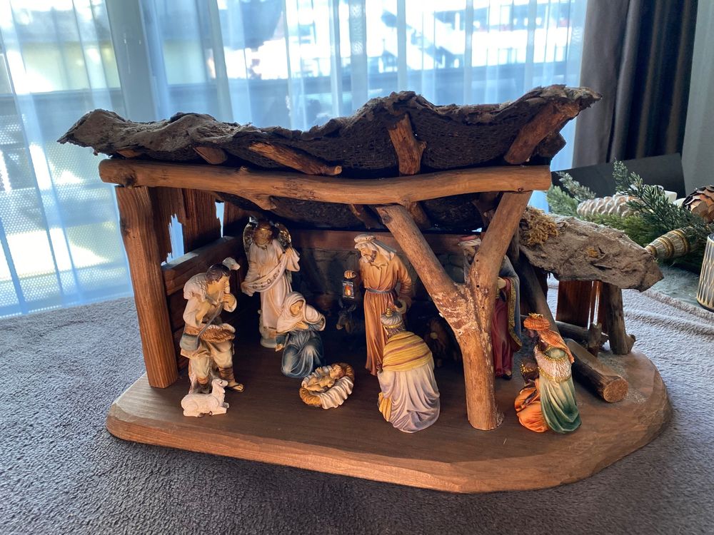Schlichte Weihnachtskrippe mit Polyresin Figuren Kaufen auf Ricardo