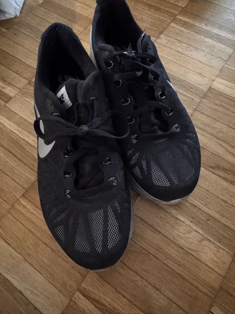 Nike Damenschuhe: Nike Free RN Grösse 38,5 – Gebraucht aus Winterthur von EasyRS