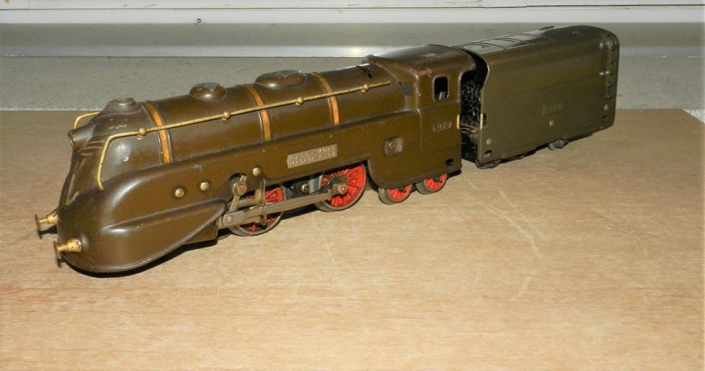 JEP. ECH O VAPEUR CARENEE 222 NORD AVEC TENDER . BASS-VOLT