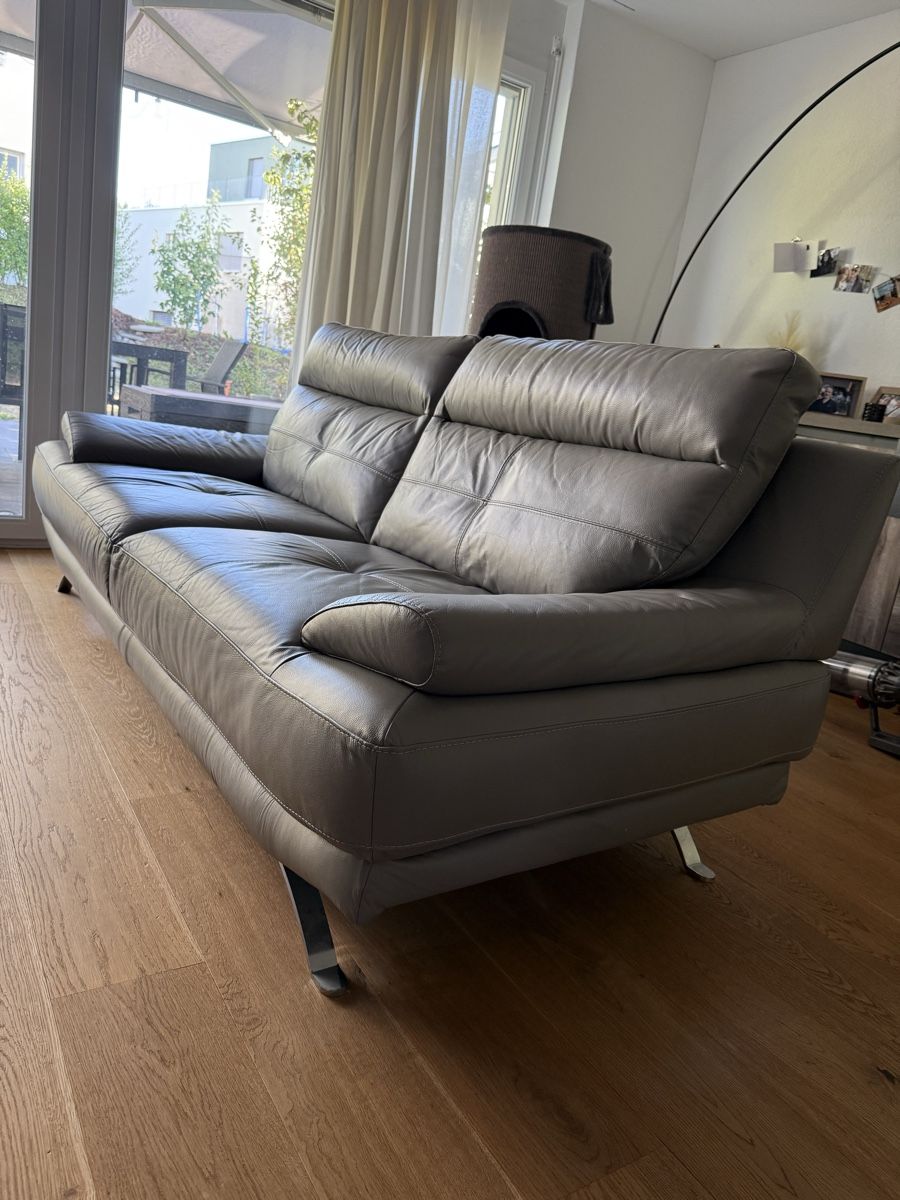 Divani: Echtleder Sofa in Grau – Usato da Dürrenäsch venduto da sitascha_ 1