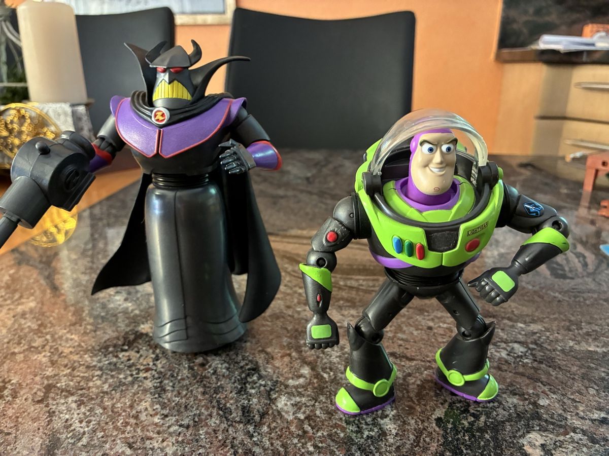 Disney Giocattoli: Zurg und Buzz Lightyear von Disney – Usato da sargans venduto da Angamar