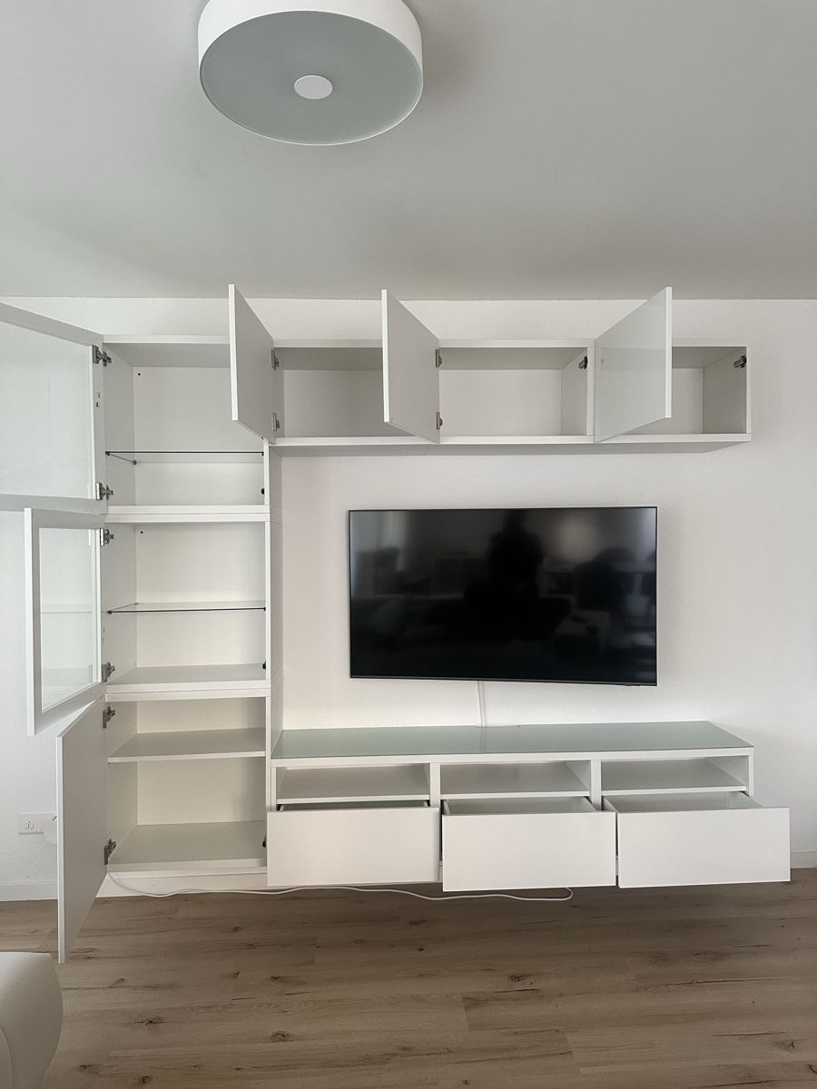 Mobili TV: Wohnwand mit viel Stauraum, Ikea – Usato da Menziken venduto da Ranma 1