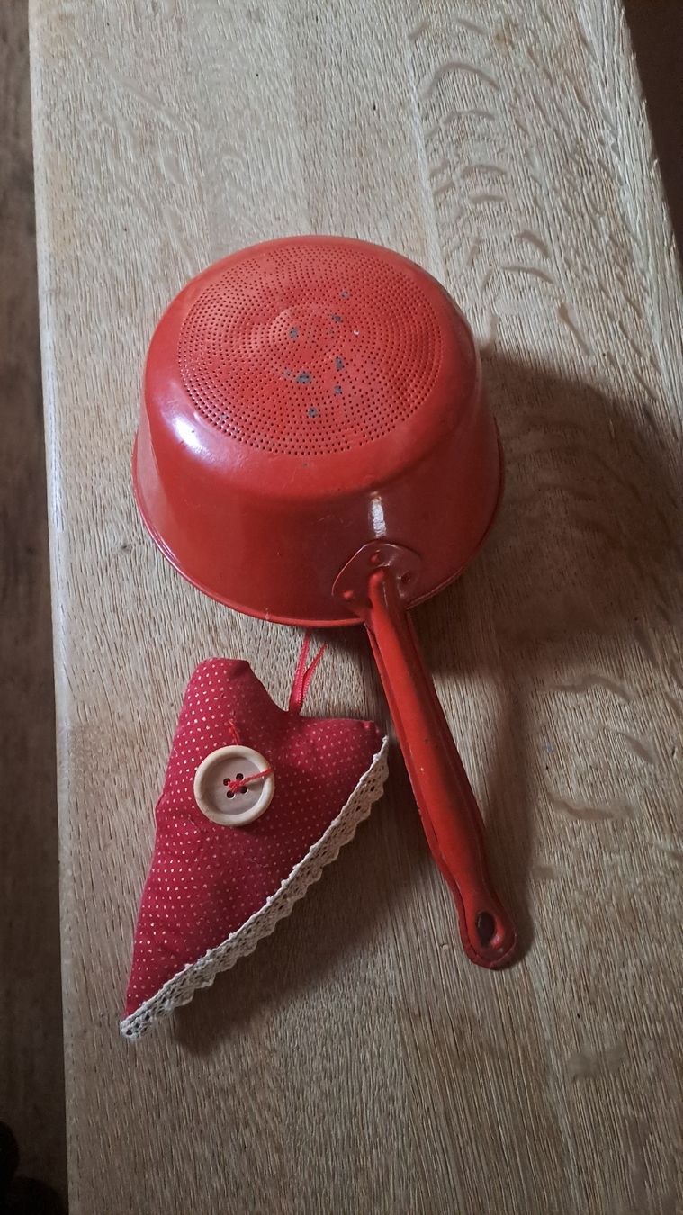 Tutte le decorazioni: passoire en métal  – Usato da La Roche FR venduto da zebulon1966