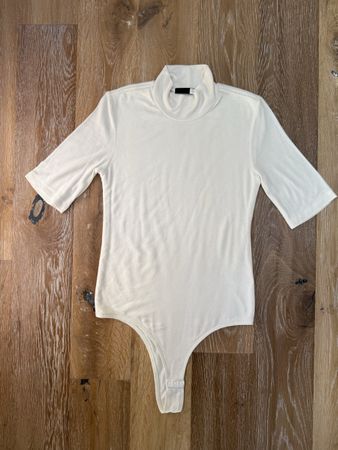 Great cream high neck ‘ATM’ body. S