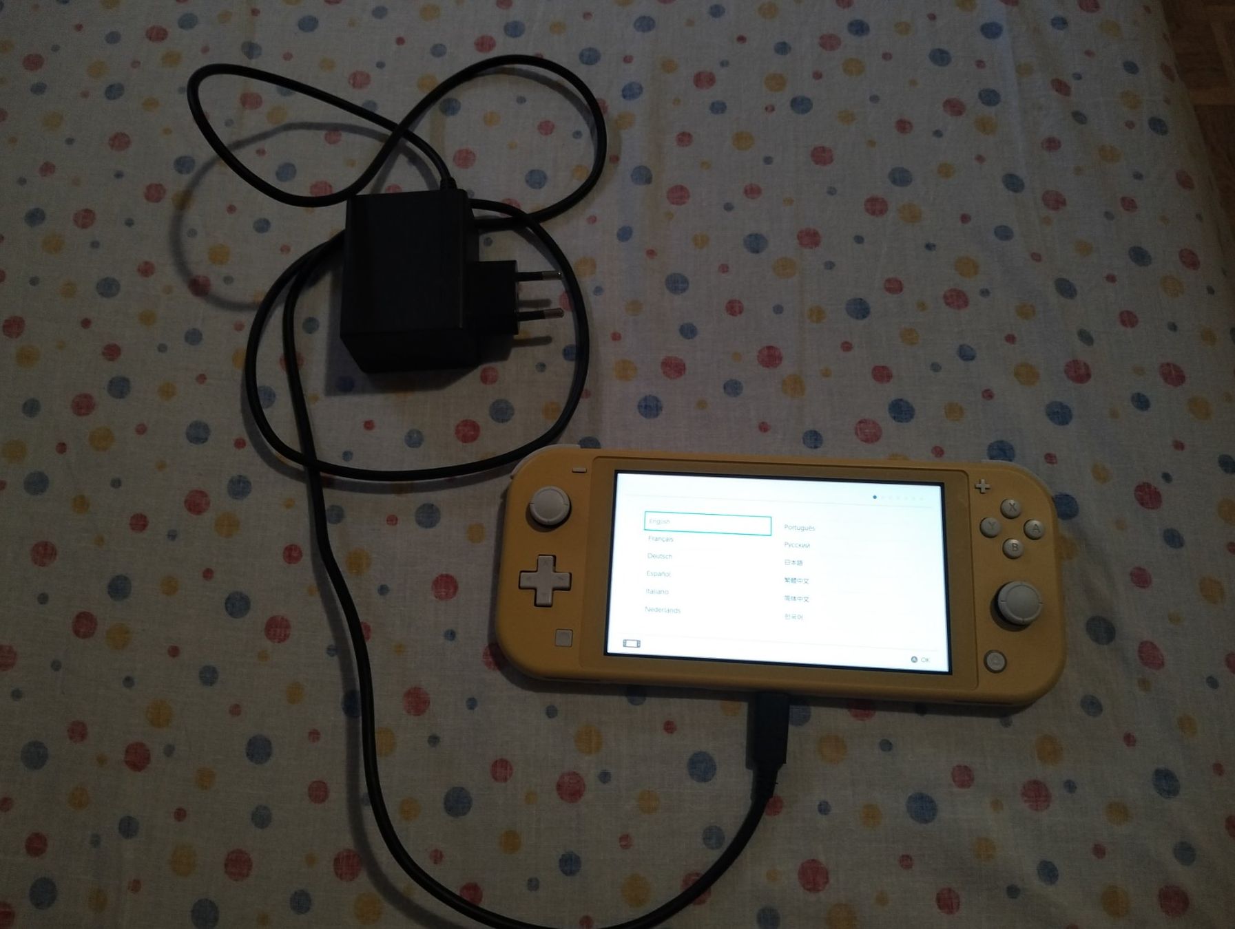 Nintendo Konsolen: Console Nintendo Switch Lite, colore giallo, usata – Gebraucht aus Giubiasco von Bjiorn