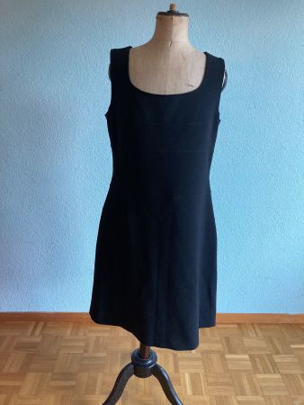 Superbe robe en laine noire T42