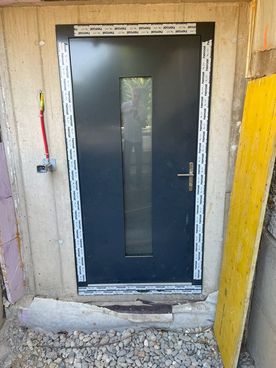 Türen: Hauseingangstüre in Alu – Neu (gemäss Beschreibung) aus Balsthal von lot_bj79
