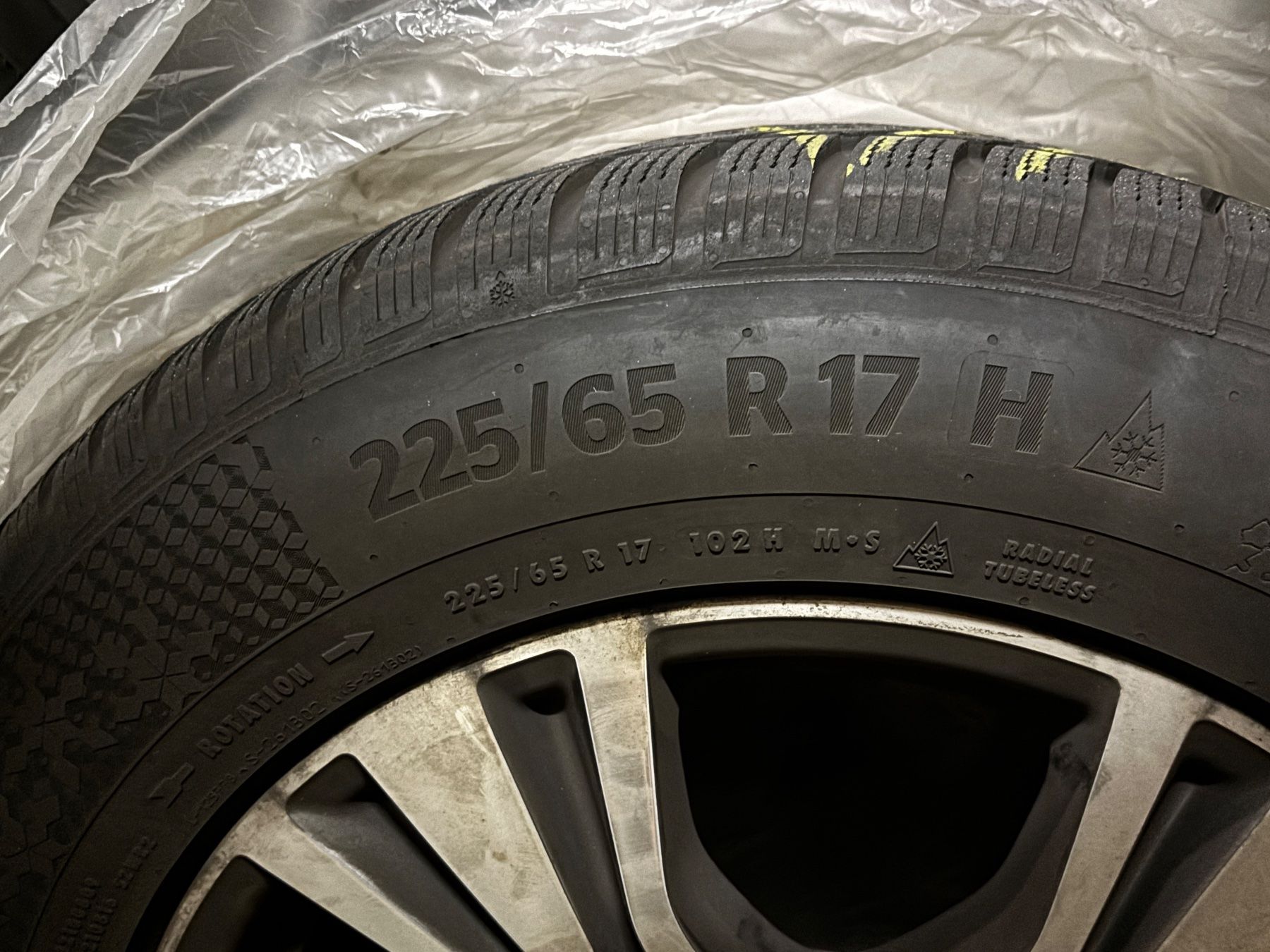 Continental Pneumatici & Ruote complete: Toyota RAV4 Alufelgen 17" Continental – Usato da Wilen b. Wollerau venduto da Promotion0 3